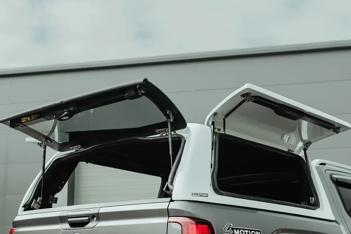 Carryboy Gullwing kastikate VW Amarokil, mõlemad küljeluugid lahti